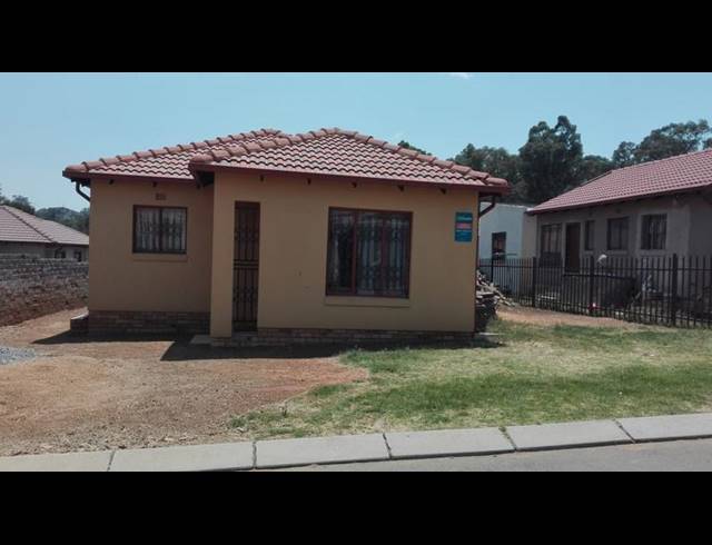 3 BEDROOM HOUSE FOR SALE IN NATURENA EXT 19